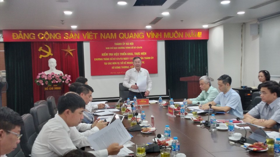 Phó Chủ tịch Thường trực UBNDTP Lê Hồng Sơn phát biểu tại hội nghị. Ảnh: Nguyễn Nga