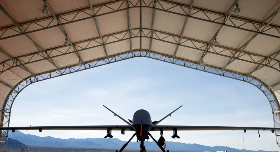 Một m&aacute;y bay điều khiển từ xa MQ-9 Reaper (RPA) đang đậu trong hầm tr&uacute; ẩn m&aacute;y bay tại Căn cứ Kh&ocirc;ng qu&acirc;n Creech v&agrave;o ng&agrave;y 17/11/2015 tại Indian Springs, Nevada. Ảnh: Getty.&nbsp;