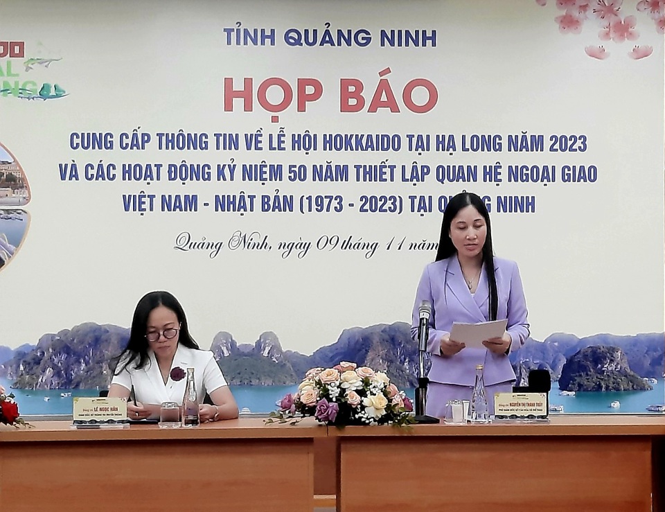 Sở Th&ocirc;ng tin truyền th&ocirc;ng Quảng Ninh chủ tr&igrave; họp b&aacute;o. Ảnh Thanh Mai