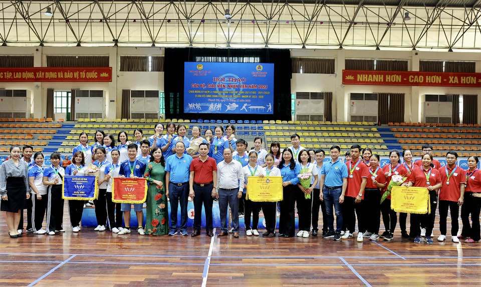 1.161 vận động viên tham gia Hội thao ngành giáo dục huyện Thanh Trì - Ảnh 2