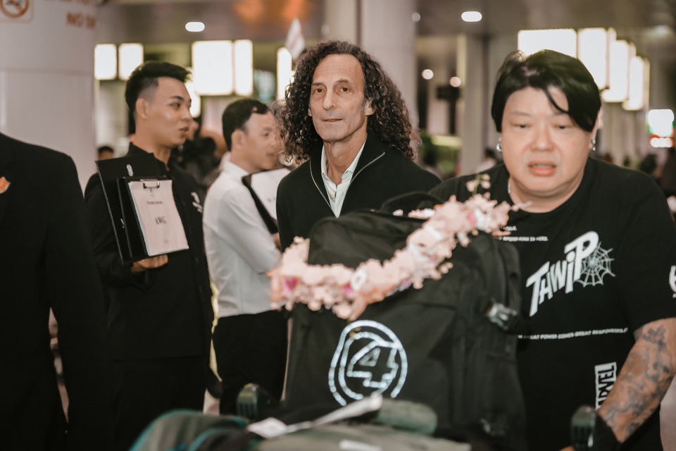 Kenny G kh&aacute; h&agrave;o hứng khi c&oacute; lần thứ 2 đến Việt Nam.