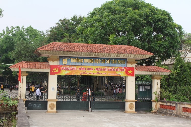 Trường THCS T&acirc;n Minh, huyện Thường T&iacute;n, nơi xảy ra vụ x&ocirc; x&aacute;t giữa c&aacute;c em nữ học sinh chiều 10/11.