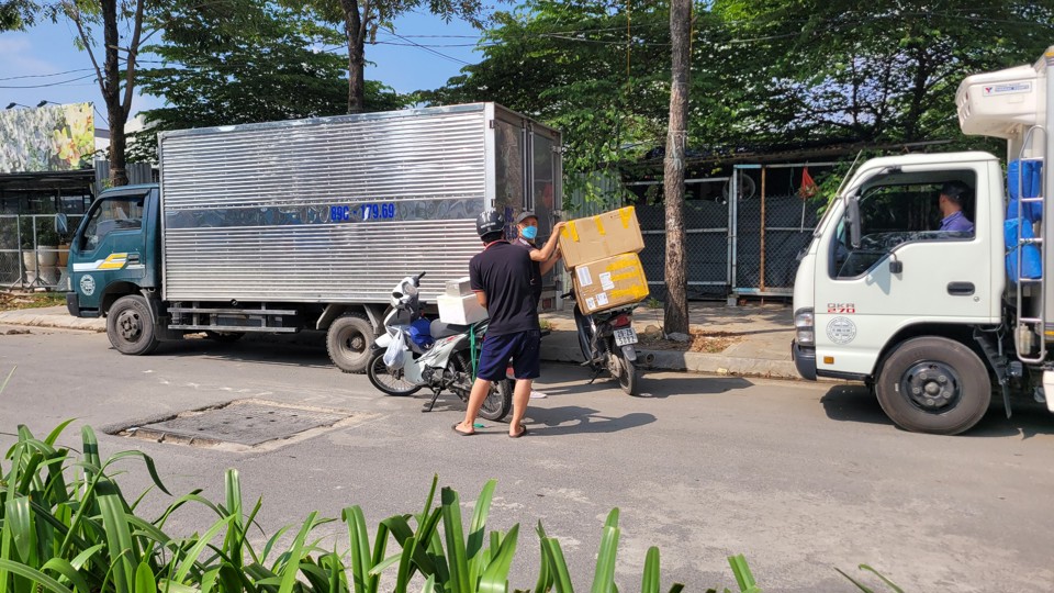 Công an huyện Thanh Trì: “Trảm” hàng loạt ôtô vi phạm trên đường Phạm Tu-Nguyễn Xiển - Ảnh 1