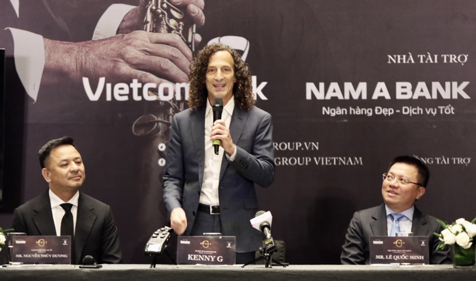 Nghệ sĩ saxophone Kenny G chia sẻ tại buổi họp b&aacute;o.