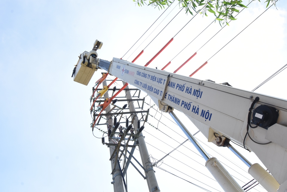 Đội được trang bị xe gầu chuy&ecirc;n dụng c&aacute;ch điện l&ecirc;n tới 100kV