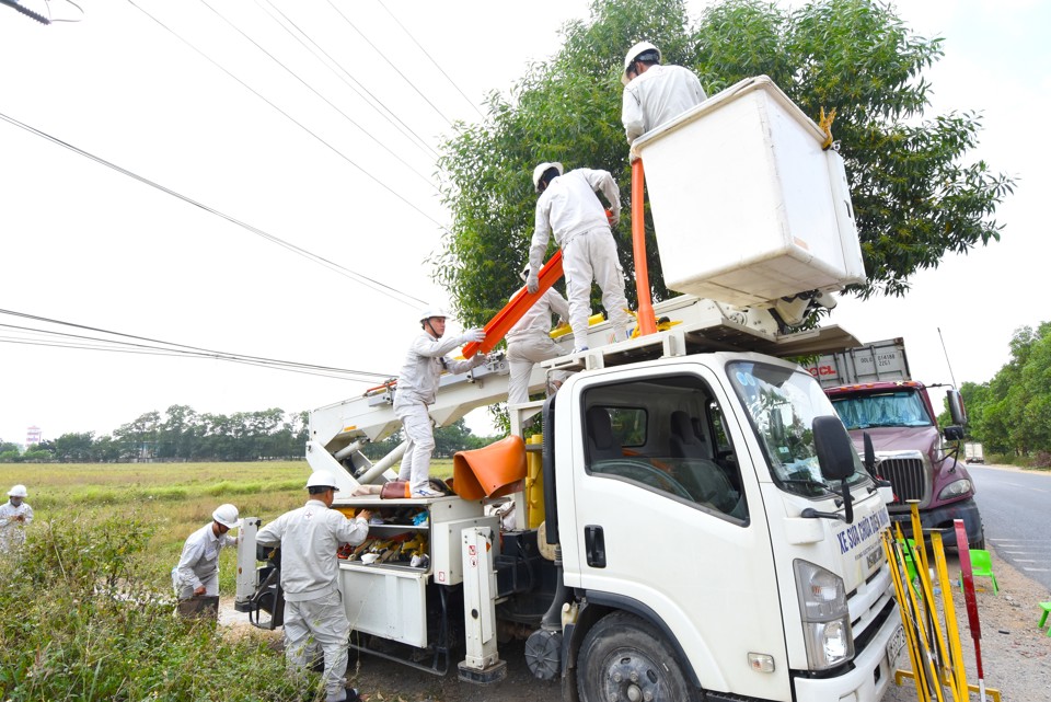 Có một “Đội đặc nhiệm” ngày đêm bảo đảm an toàn cho lưới điện Thủ đô - Ảnh 1