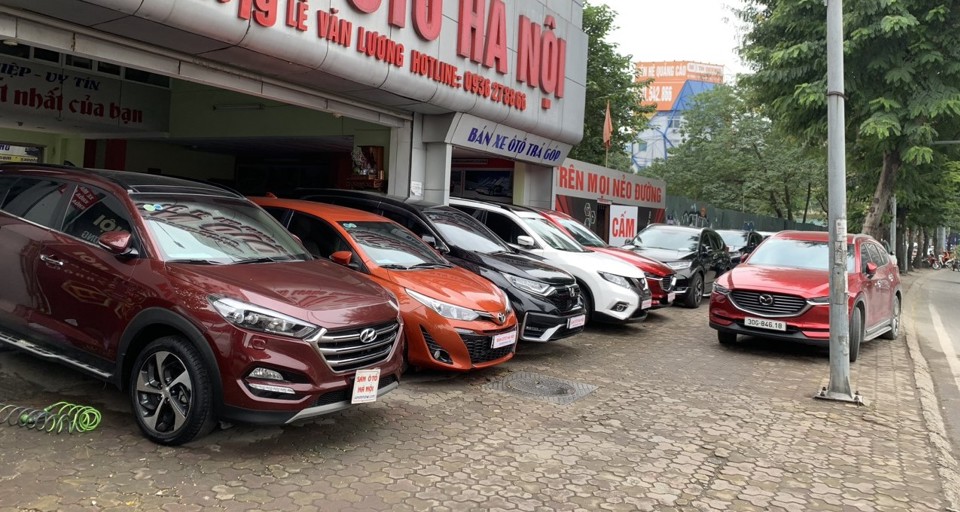 Chủ showroom ô tô cũ