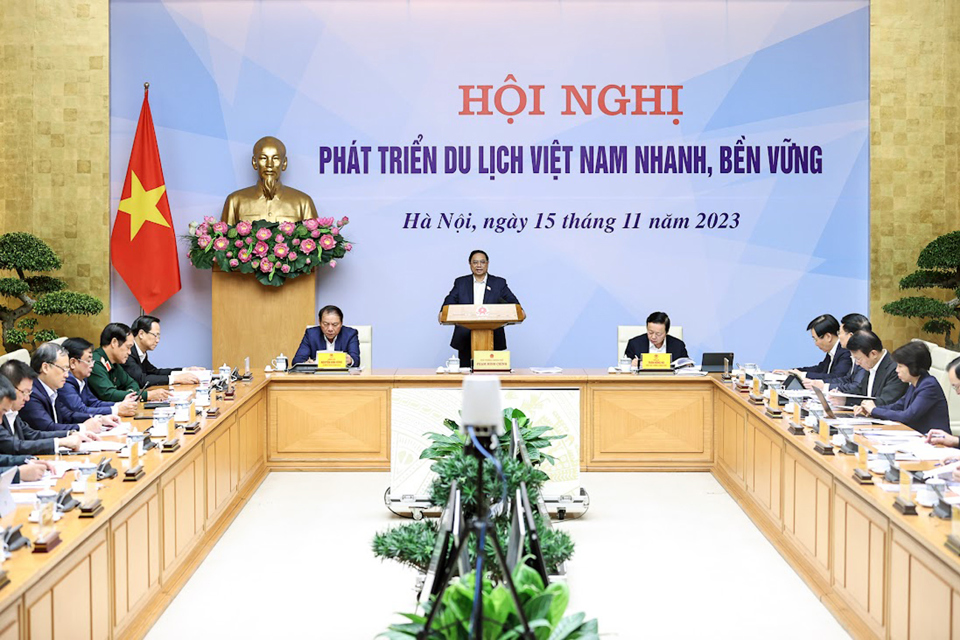 Thủ tướng Ch&iacute;nh phủ Phạm Minh Ch&iacute;nh tại Hội nghị trực tuyến to&agrave;n quốc về du lịch năm 2023. Ảnh: Ho&agrave;i Nam