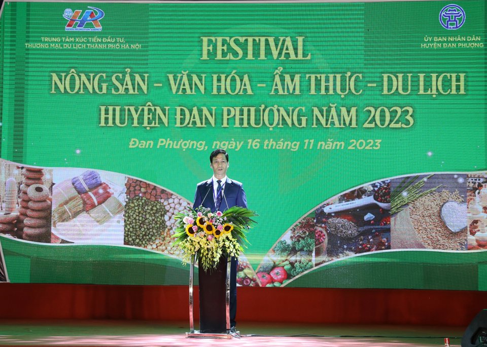 Chủ tịch UBND huyện Đan Phượng L&ecirc; Thanh Nam ph&aacute;t biểu khai mạc Festival.