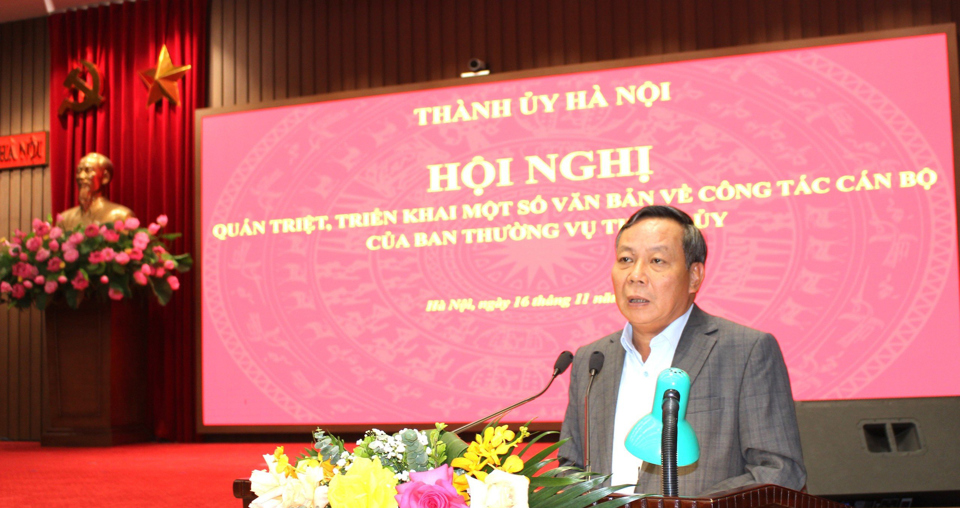 Phó Bí thư Thành ủy Nguyễn Văn Phong phát biểu tại hội nghị. Ảnh: Trần Long
