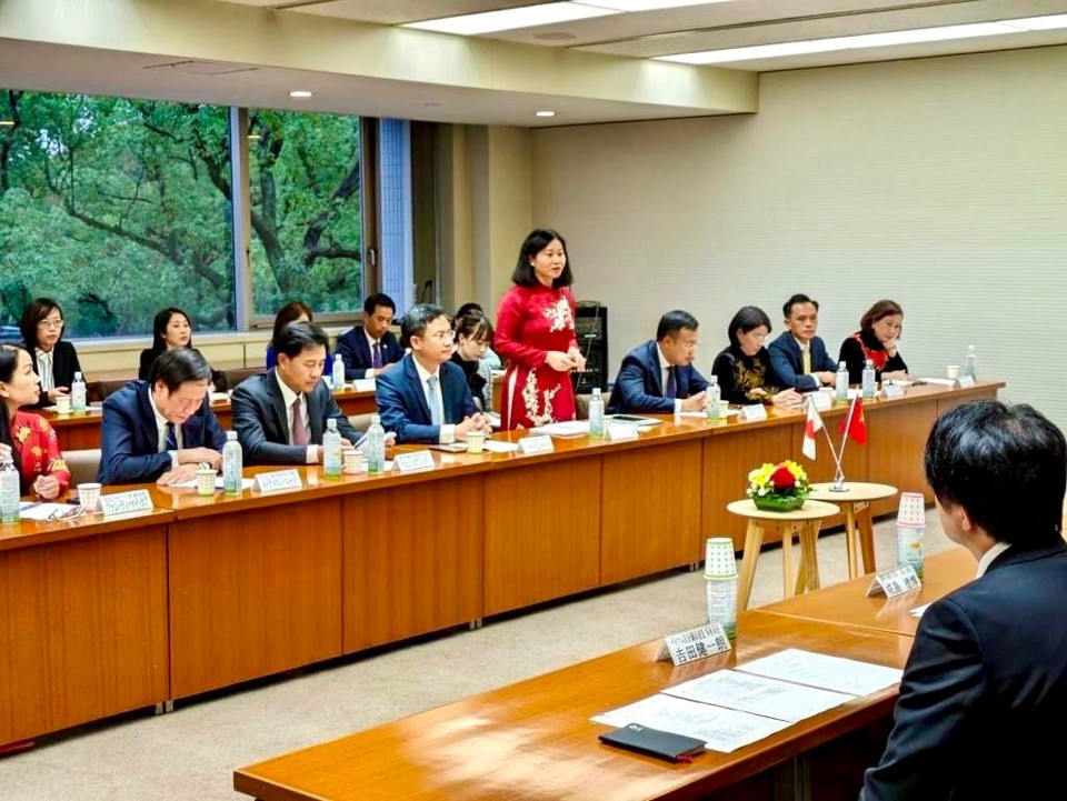 Đo&agrave;n đại biểu cấp cao TP H&agrave; Nội gặp v&agrave; l&agrave;m việc với Chủ tịch Hội đồng tỉnh Fukuoka Kohara Katsuji.