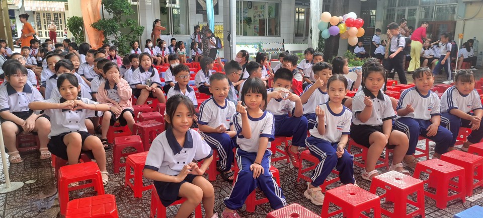 Học sinh tại Trường Tiểu học Nguyễn Huệ (phường 1, quận 6, TP Hồ Ch&iacute; Minh). (Ảnh: PV)