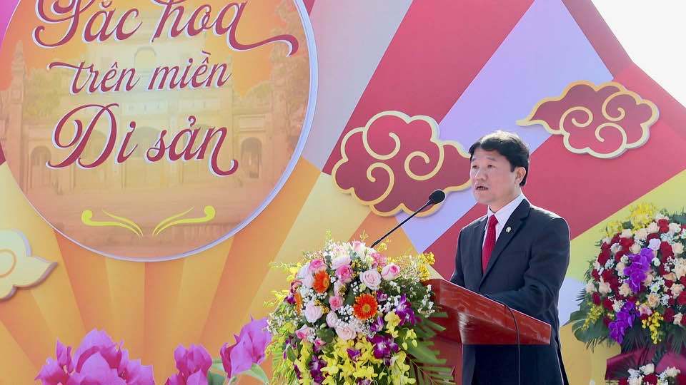 Ph&oacute; Chủ tịch UBND huyện Gia L&acirc;m Trương Văn Học ph&aacute;t biểu khai mạc Lễ hội.