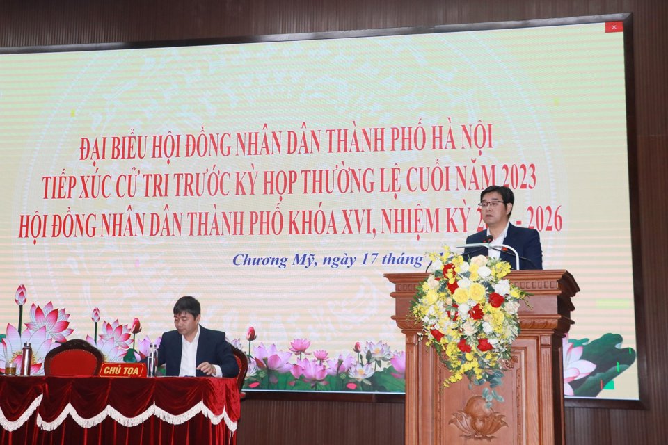 B&iacute; thư Huyện uỷ Nguyễn Văn Thắng trả lời cử tri huyện Chương Mỹ