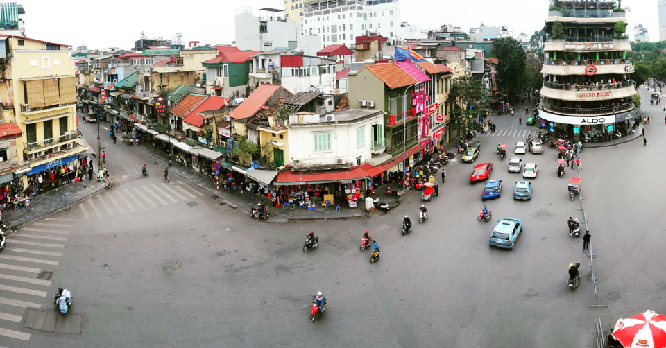 Khu phố cổ Hà Nội là một trong những địa điểm thu hút đông đảo du khách trong và ngoài nước. Ảnh: Phạm Hùng