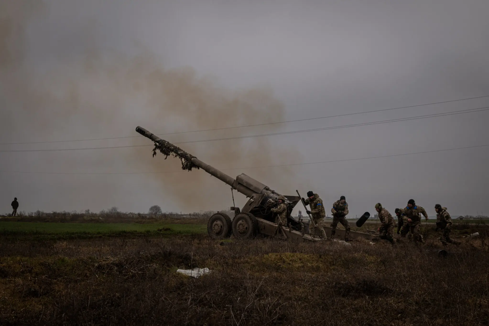 Qu&acirc;n đội Ukraine tấn c&ocirc;ng cứ điểm qu&acirc;n sư của Nga tại khu vực Kerson. Ảnh: The New York Times