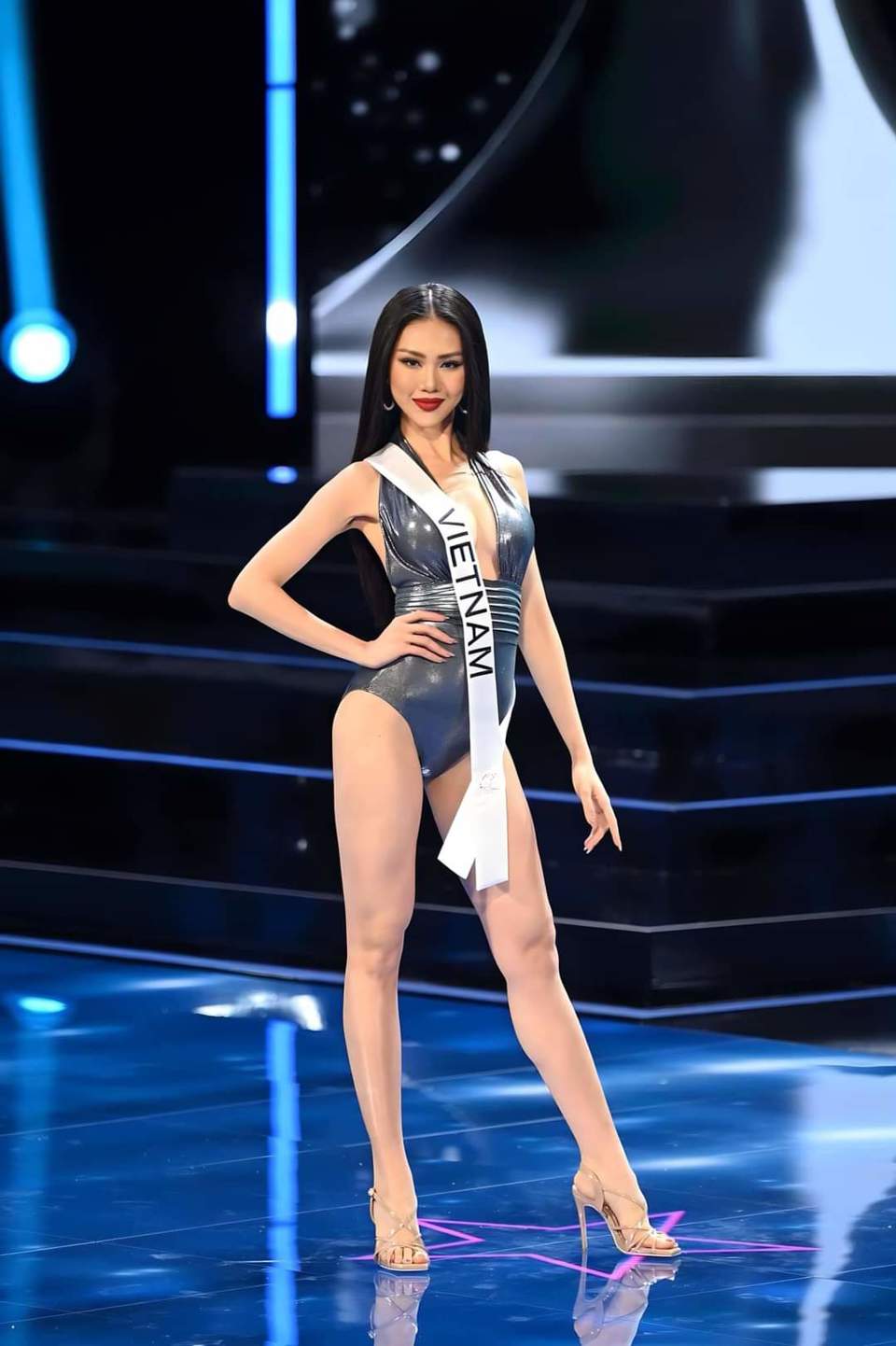 B&ugrave;i Quỳnh Hoa tại b&aacute;n kết Miss Universe 2023 diễn ra tối 16/11.