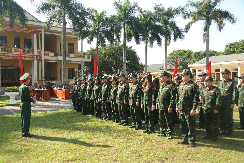 Học vi&ecirc;n lớp Quốc ph&ograve;ng an ninh, đối tượng 2 - kh&oacute;a 122 đi thực tế tại Lữ đo&agrave;n 168