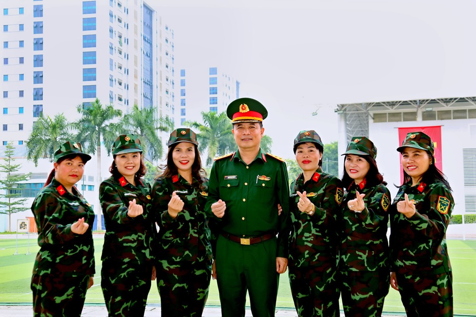 C&aacute;n bộ Hệ 6 với c&aacute;c học vi&ecirc;n lớp đối tượng 2 K122.