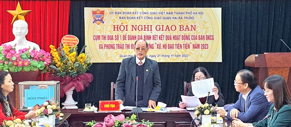 TS Phạm Huy Th&ocirc;ng - Ph&oacute; Chủ tịch Thường trực Ủy ban Đo&agrave;n kết C&ocirc;ng gi&aacute;o TP H&agrave; Nội đ&aacute;nh gi&aacute; kết quả hoạt động c&aacute;c Ban Đo&agrave;n kết C&ocirc;ng gi&aacute;o trong Cụm thi đua số 1