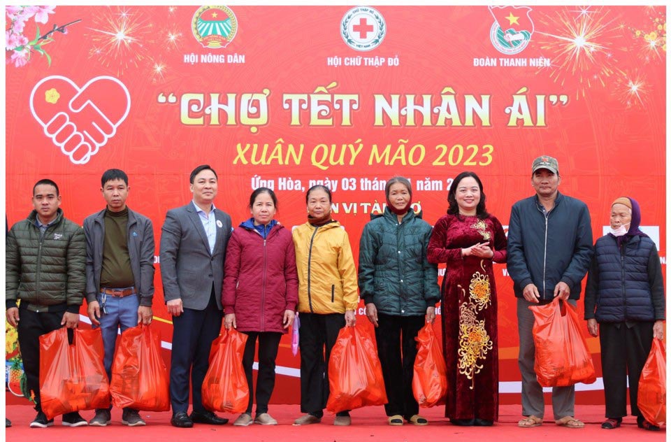 Chương tr&igrave;nh &ldquo;Chợ Tết nh&acirc;n &aacute;i&rdquo; Xu&acirc;n Qu&yacute; M&atilde;o 2023&nbsp; tại huy&ecirc;̣n Ứng Hòa với nhiều hoạt động hấp dẫn