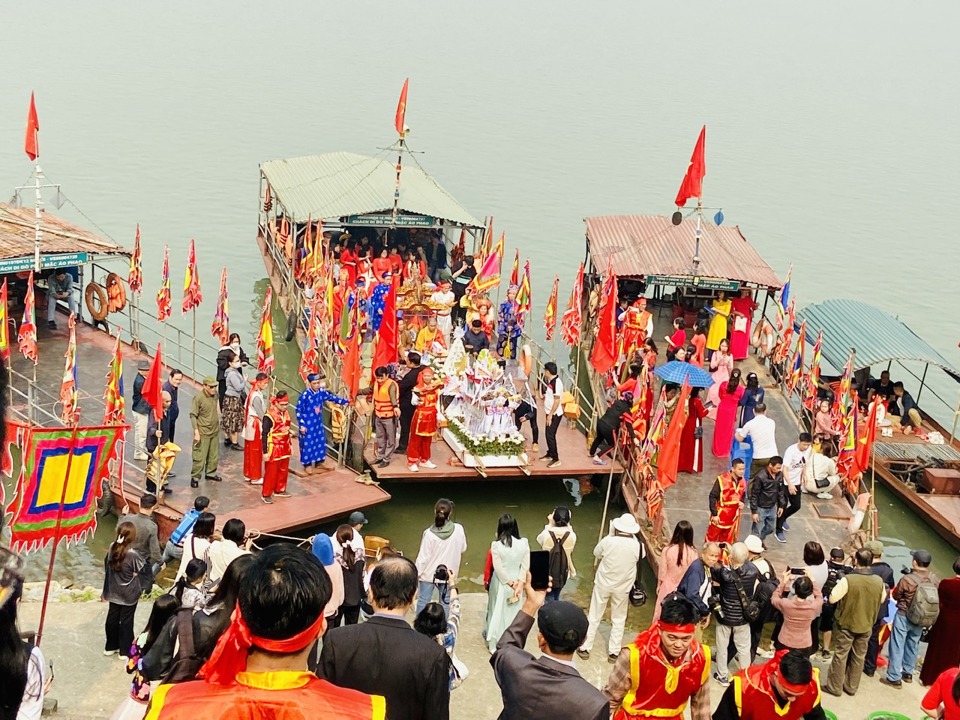 Lễ hội truyền thống làng Bát Tràng. Ảnh: Hoàng Quyết