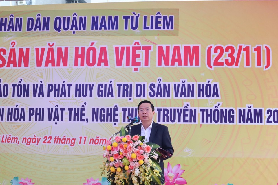 Ph&oacute; Chủ tịch UBND quận Nam Từ Li&ecirc;m Trần Thanh Long ph&aacute;t biểu tại buổi lễ.