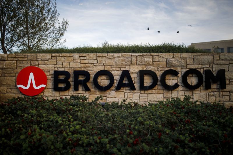 Broadcom ho&agrave;n tất thủ tục mua lại c&ocirc;ng ty c&ocirc;ng nghệ đ&aacute;m m&acirc;y VMware