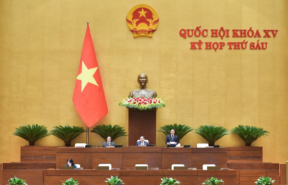Ph&oacute; Chủ tịch Quốc hội Nguyễn Khắc Định điều h&agrave;nh phi&ecirc;n thảo luận