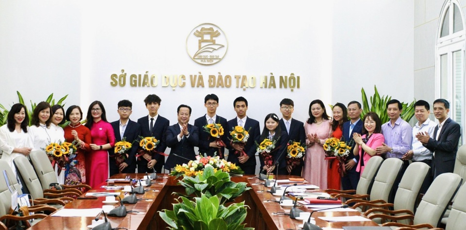 Lãnh đạo Sở GD&ĐT Hà Nội gặp mặt đội tuyển học sinh Hà Nội đi thi IJSO 2023