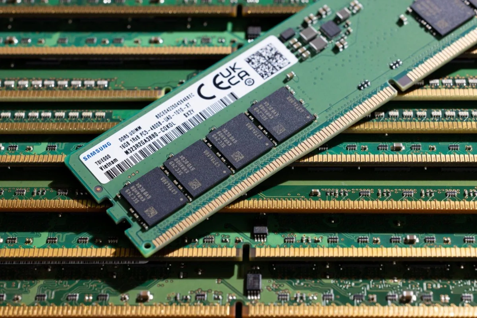 Chip bộ nhớ truy cập ngẫu nhi&ecirc;n động đồng bộ tốc độ dữ liệu k&eacute;p DRAM LPDDR5. Ảnh: SCMP
