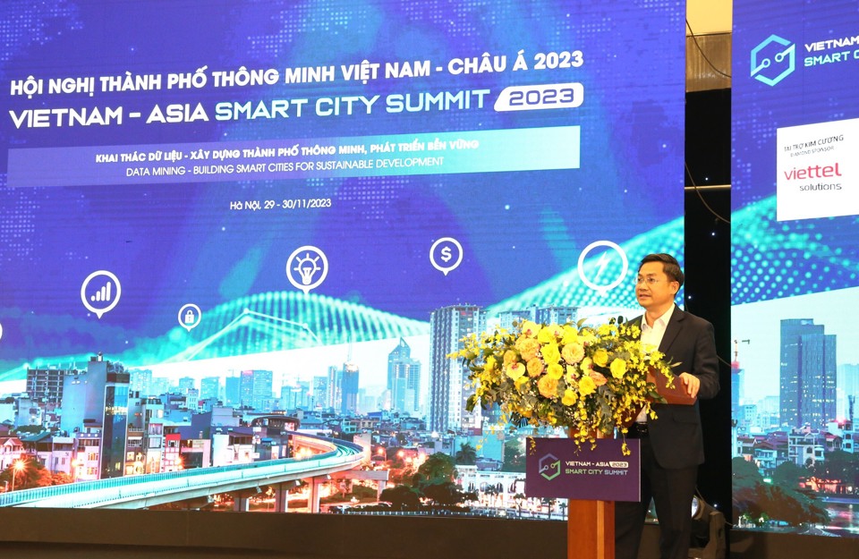 Hà Minh Hải Phó Chủ tịch Thành phố Hà Nội phát biểu khai mạc hội nghị thành phố thông minh tại Châu Á. Ảnh: Thanh Hải