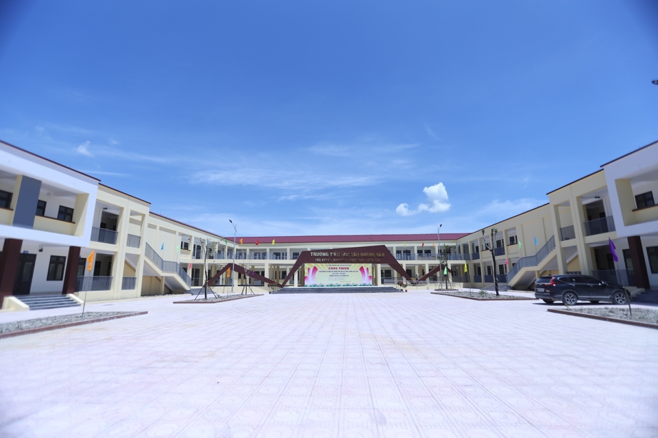 Trường Tiểu học Tảo Dương Văn được đầu tư cơ sở vật chất khang trang, hiện đại. Ảnh: Minh An