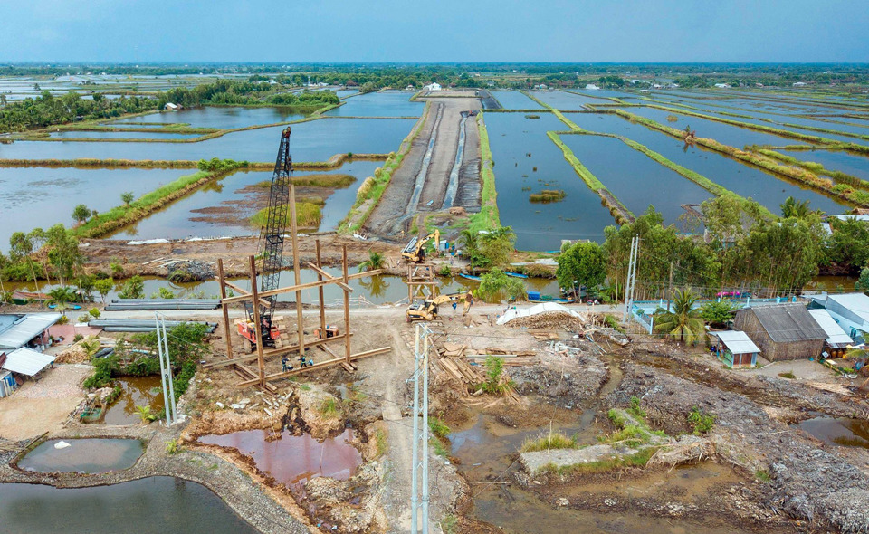 Thi c&ocirc;ng Dự &aacute;n th&agrave;nh phần đoạn Cần Thơ - Hậu Giang. Ảnh: Cửu Long