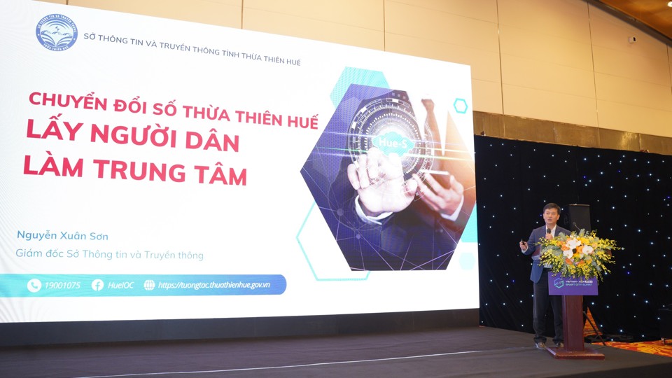 Gi&aacute;m đốc Sở TTTT tỉnh Thừa Thi&ecirc;n Huế Nguyễn Xu&acirc;n Sơn chia sẻ tại hội thảo.