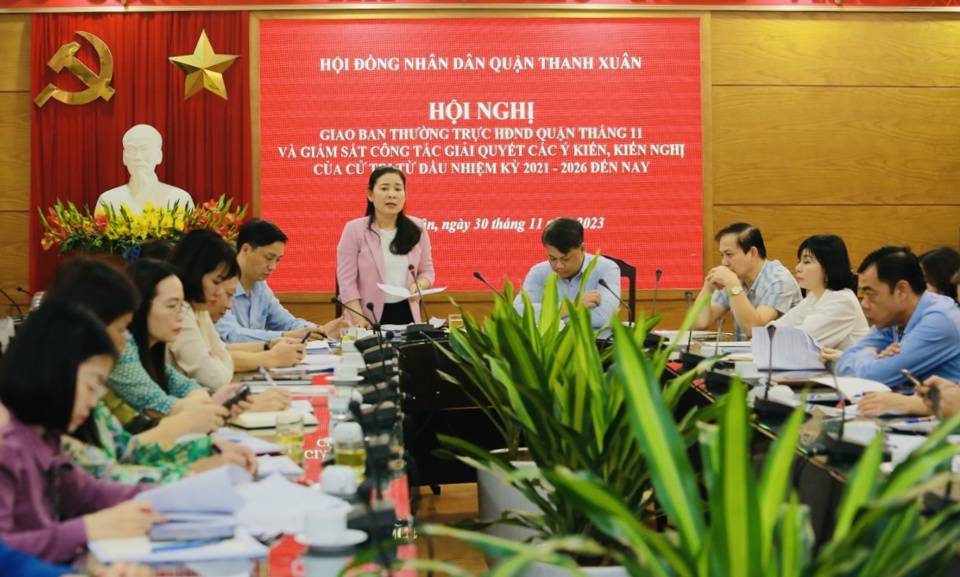 Ph&oacute; Chủ tịch HĐND quận Thanh Xu&acirc;n Trần Thị Thu H&agrave; ph&aacute;t biểu tại hội nghị