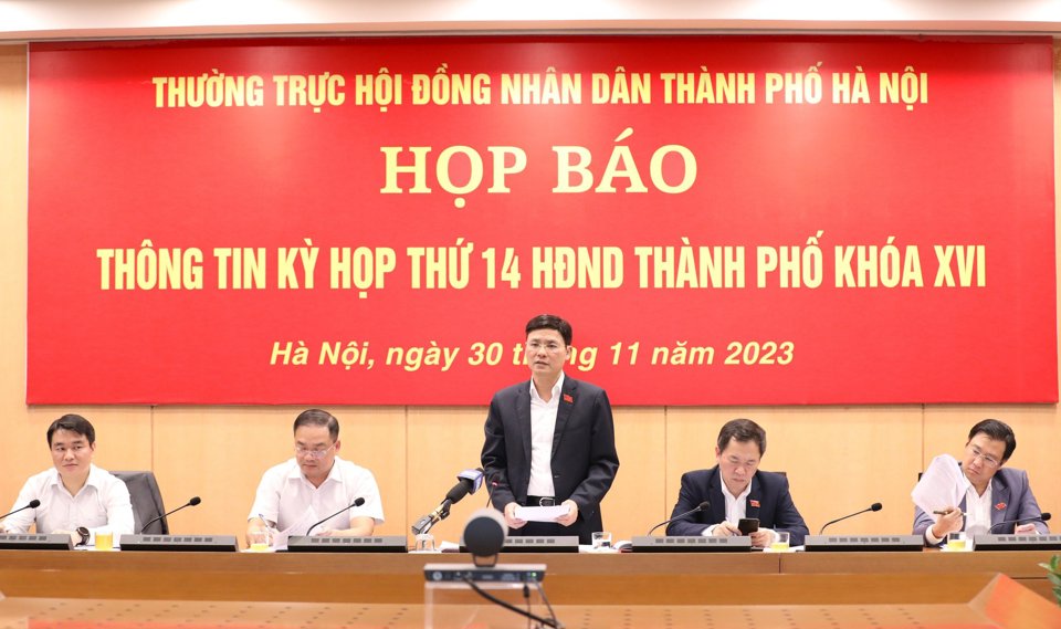 Phó Chủ tịch HĐND TP Phạm Quí Tiên kết luận buổi họp báo. Ảnh: Thịnh An