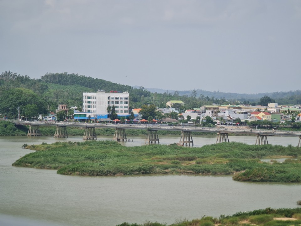 Cầu Tr&agrave; Kh&uacute;c 1 hiện hữu.