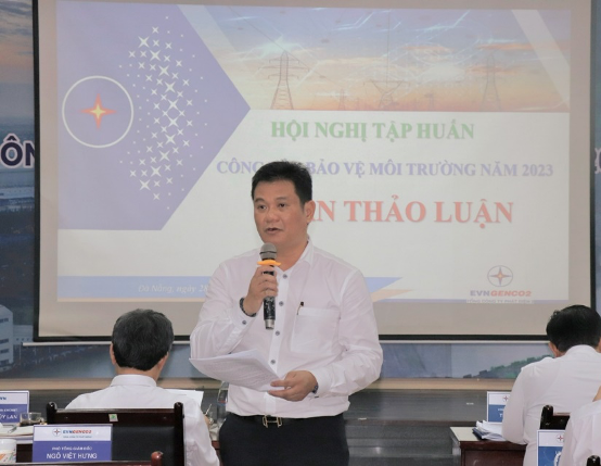 Ph&oacute; Tổng Gi&aacute;m đốc Trần Văn Dư (ảnh tr&ecirc;n) v&agrave; Ph&oacute; Tổng Gi&aacute;m đốc Ng&ocirc; Việt Hưng (ảnh dưới) giải đ&aacute;p c&aacute;c vấn đề Đơn vị th&agrave;nh vi&ecirc;n quan t&acirc;m