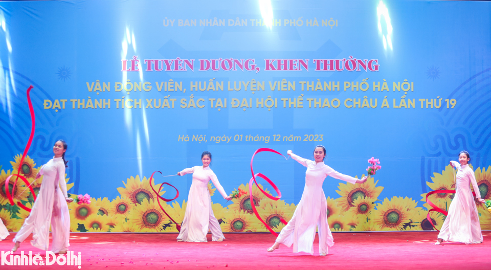 Chương tr&igrave;nh văn nghệ tại&nbsp;Lễ tuy&ecirc;n dương, khen thưởng.