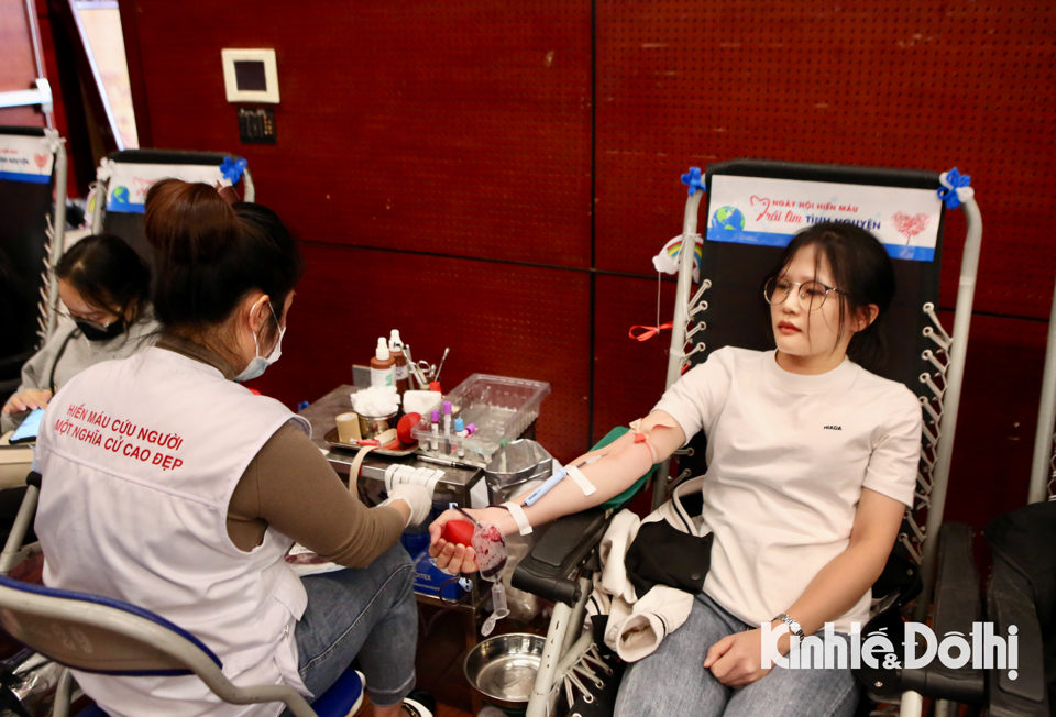 Gần 3.000 đơn vị máu được tiếp nhận tại ngày hội hiến máu “Trái tim tình nguyện” - Ảnh 3