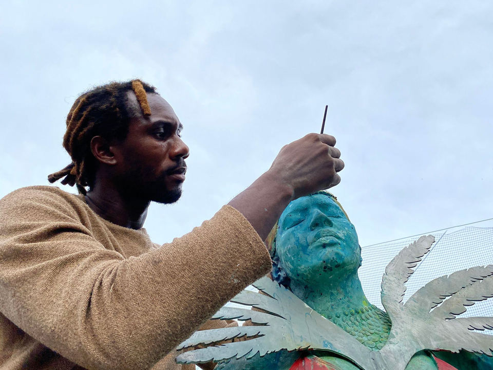 Một trong bốn pho tượng được tạo ra bởi&nbsp;Nghệ sĩ người Grenada, Troy Lewis. Ảnh: CNN