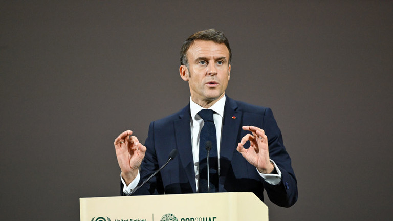 Tổng thống Ph&aacute;p Emmanuel Macron ph&aacute;t biểu tại hội nghị COP28 ở UAE h&ocirc;m 2/12.&nbsp; Ảnh: Getty