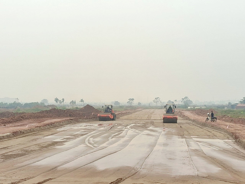 Thi c&ocirc;ng dự &aacute;n đường V&agrave;nh đai 4 - V&ugrave;ng Thủ đ&ocirc; qua huyện Đan Phượng.