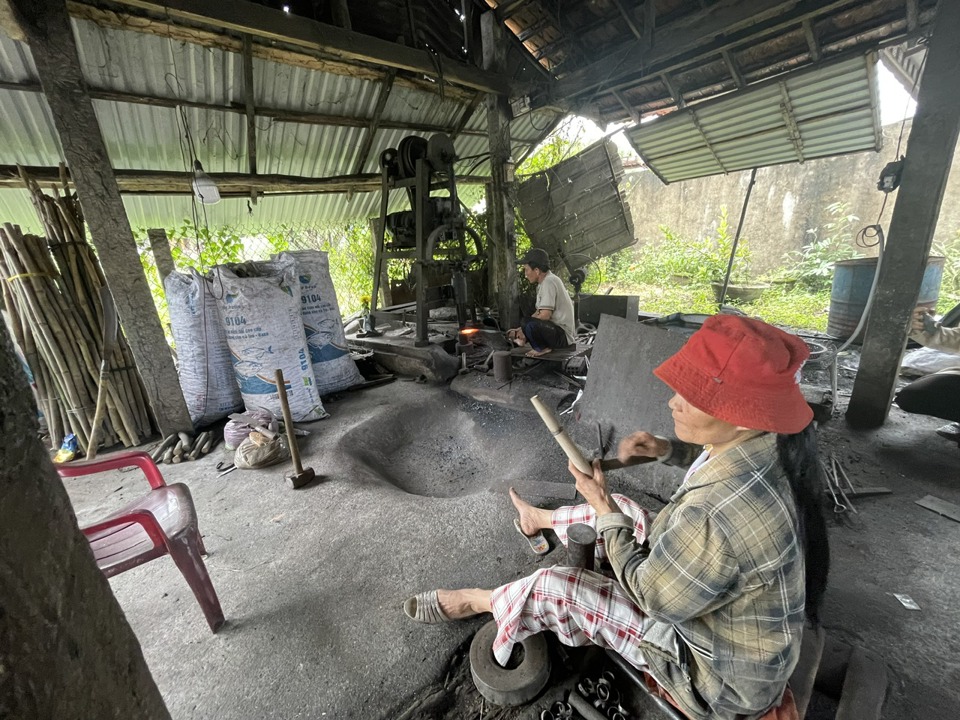 Trải qua nhiều thăng trầm, nghề r&egrave;n ở Tịnh Minh vẫn tồn tại được bởi người thợ lu&ocirc;n lấy chất lượng sản phẩm l&agrave;m đầu, để giữ lấy thương hiệu cho gia đ&igrave;nh m&igrave;nh cũng như cho cả l&agrave;ng. Hiện l&agrave;ng r&egrave;n x&atilde; Tịnh Minh được Cục Sở hữu tr&iacute; tuệ Việt Nam chứng nhận nh&atilde;n hiệu tập thể. Tỉnh Quảng Ng&atilde;i c&ocirc;ng nhận đ&acirc;y l&agrave; l&agrave;ng nghề truyền thống. Sản phẩm từ l&agrave;ng nghề cũng đạt OCOP 3 sao.&nbsp;