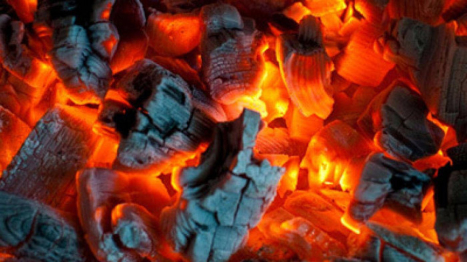 Người d&acirc;n tuyệt đối kh&ocirc;ng đốt củi, đốt than để sưởi ấm hoặc nấu nướng trong kh&ocirc;ng gian k&iacute;n.