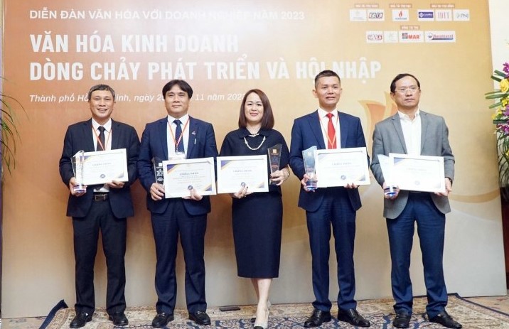 5 doanh nghiệp Dầu kh&iacute; nhận chứng nhận "Doanh nghiệp đạt chuẩn Văn h&oacute;a kinh doanh Việt Nam" năm 2023