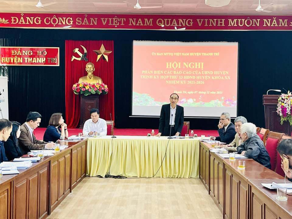 Chủ tịch Uỷ ban MTTQ Việt Nam huyện Thanh Tr&igrave; Nguyễn Huy Chương ph&aacute;t biểu tại hội nghị.