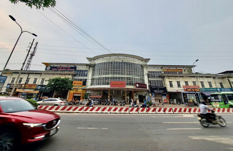 Chợ trung t&acirc;m thị trấn Ph&uacute;c Thọ (huyện Ph&uacute;c Thọ).