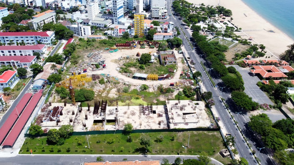 Dự &aacute;n Nha Trang Golden Gate nằm tr&ecirc;n đường biển Trần Ph&uacute;. (Ảnh: Trung Nh&acirc;n)